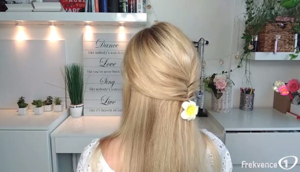 Hairstyle s&nbsp;Ellie: Všechno kvete, i&nbsp;vaše vlasy! Vyzkoušejte jarní eleganci podle Ellie