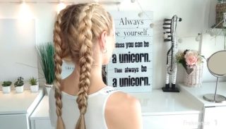 Hairstyle s&nbsp;Ellie: Vyzkoušejte holandský oboustranný cop!
