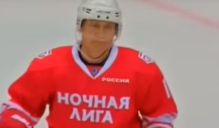 VIDEO: Putin se opět předvedl jako hokejový mistr. Střelil 5 gólů!
