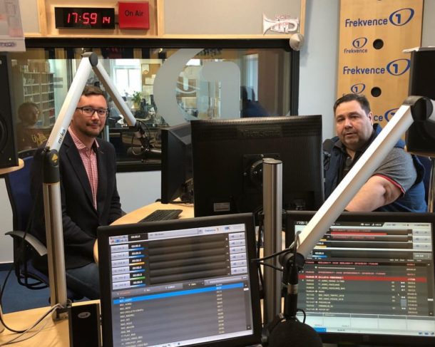 Mohu vás ubezpečit, že pan prezident má obě nohy své, řekl v&nbsp;Press klubu Frekvence 1 Jiří Ovčáček