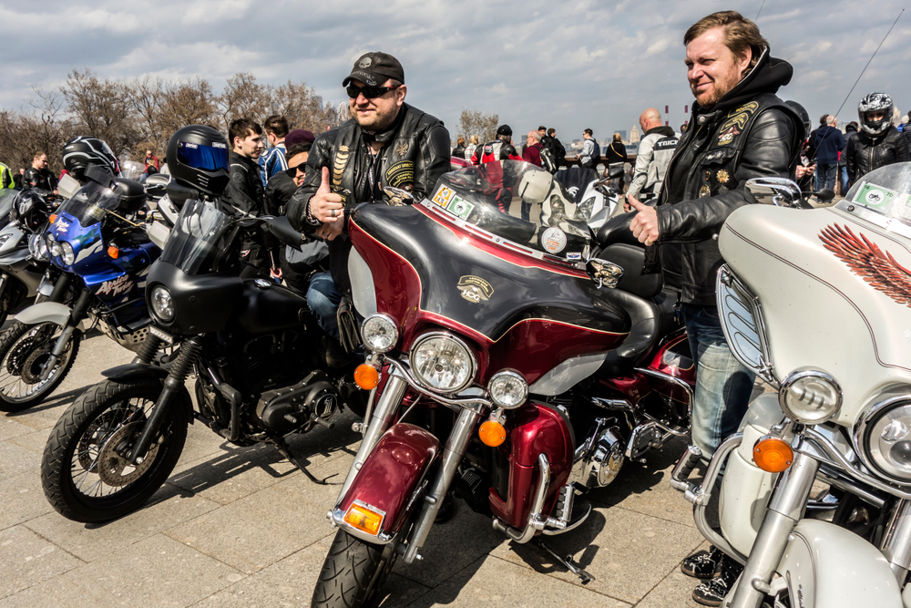 Ruští motorkáři z klubu Noční vlci míří do Prahy