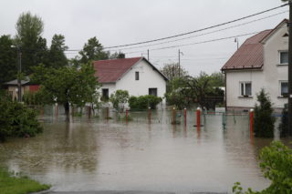 Kvůli bouřkám hrozí v&nbsp;oblasti Brd místy povodně. V&nbsp;Zaječově začíná evakuace obyvatel