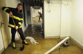 Prahou se přehnala silná bouře, zatopila vinohradskou nemocnici