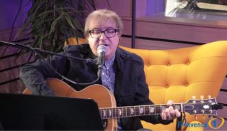 EXKLUZIVNĚ: Miro Žbirka má nový singl Dievča! ŽIVĚ ho zahrál na&nbsp;Frekvenci 1