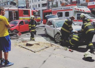 Žena si za jízdy hrála s&nbsp;telefonem, narazila do auta s&nbsp;tříletou holčičkou uvnitř