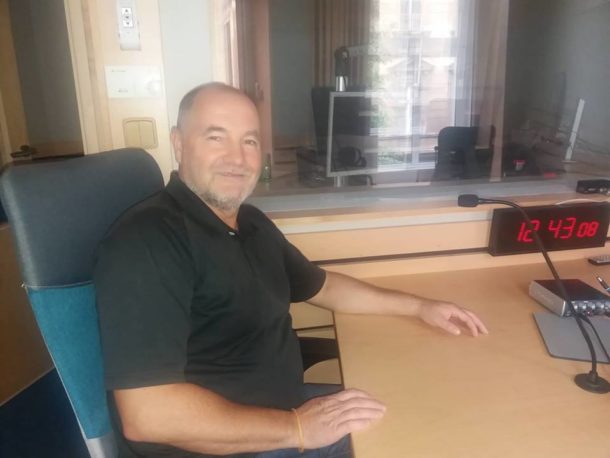 Pokud pořídíte letenku do dvou tisíc, tak už se nevyplatí jet na&nbsp;dovolenou autem, řekl v&nbsp;Press klubu Jan Papež