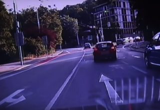 VIDEO: Auto v&nbsp;Brně nebezpečně kličkovalo. Řidička nadýchala 2,6 promile!