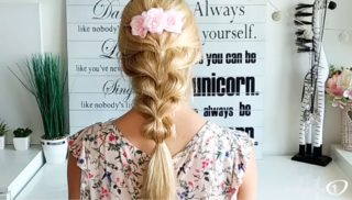 Hairstyle s&nbsp;Ellie: Vyrážíte na&nbsp;pláž? Nebo na&nbsp;víno? Bez tohohle účesu se neobejdete