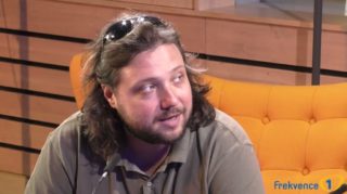 Aničce moc přeji, že byla ve Tváři. Hrozně jí to pomohlo, řekl v&nbsp;pořadu Host Frekvence 1 Felix Slováček mladší
