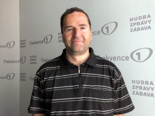 Čím více člověk o&nbsp;sportu ví a&nbsp;přemýšlí, tím se hůř výsledek tipuje, a&nbsp;obzvlášť u&nbsp;hokeje, řekl v&nbsp;pořadu Host Frekvence 1 Robert Záruba