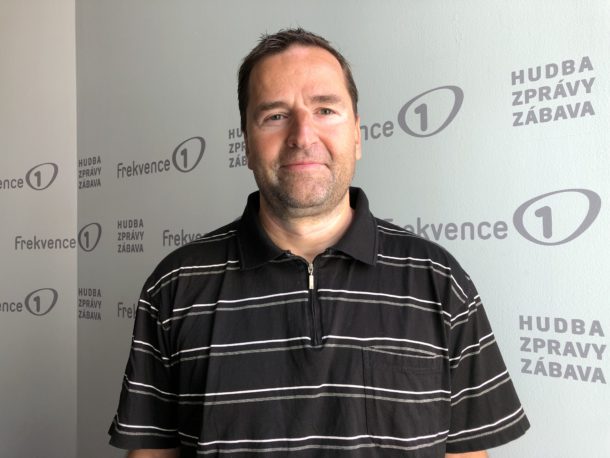 Čím více člověk o&nbsp;sportu ví a&nbsp;přemýšlí, tím se hůř výsledek tipuje, a&nbsp;obzvlášť u&nbsp;hokeje, řekl v&nbsp;pořadu Host Frekvence 1 Robert Záruba