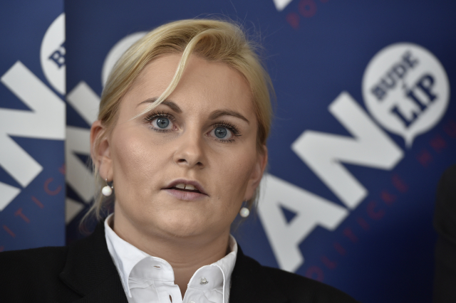 Opsaná diplomka? Ministryně Malá čelí podezření z&nbsp;plagiátorství
