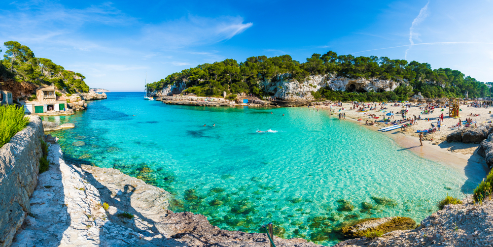 Vyrážíte na Mallorcu? Pozor na pokuty za nahotu!