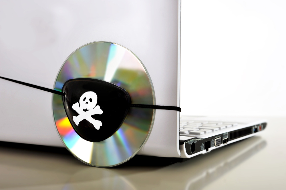 Muž sdílel na internetu přes 150 tisíc filmů. Hrozí mu až 8 let