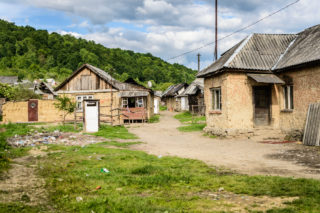 Při útoku na&nbsp;romský tábor ve Lvově jeden mrtvý a&nbsp;čtyři zranění