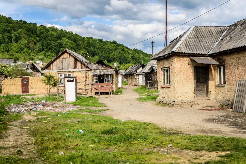 Při útoku na&nbsp;romský tábor ve Lvově jeden mrtvý a&nbsp;čtyři zranění