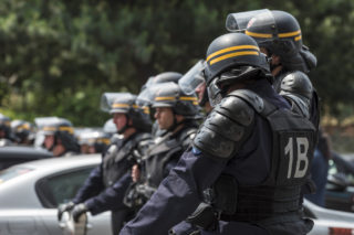 Muž držel v&nbsp;Paříži dva rukojmí, policie ho zatkla