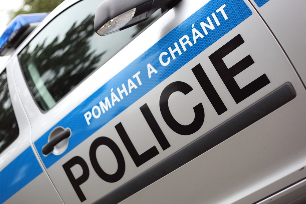 Řidič našel v&nbsp;noci u&nbsp;Pouzdřan mrtvého muže, další mrtvolu našli v&nbsp;Praze