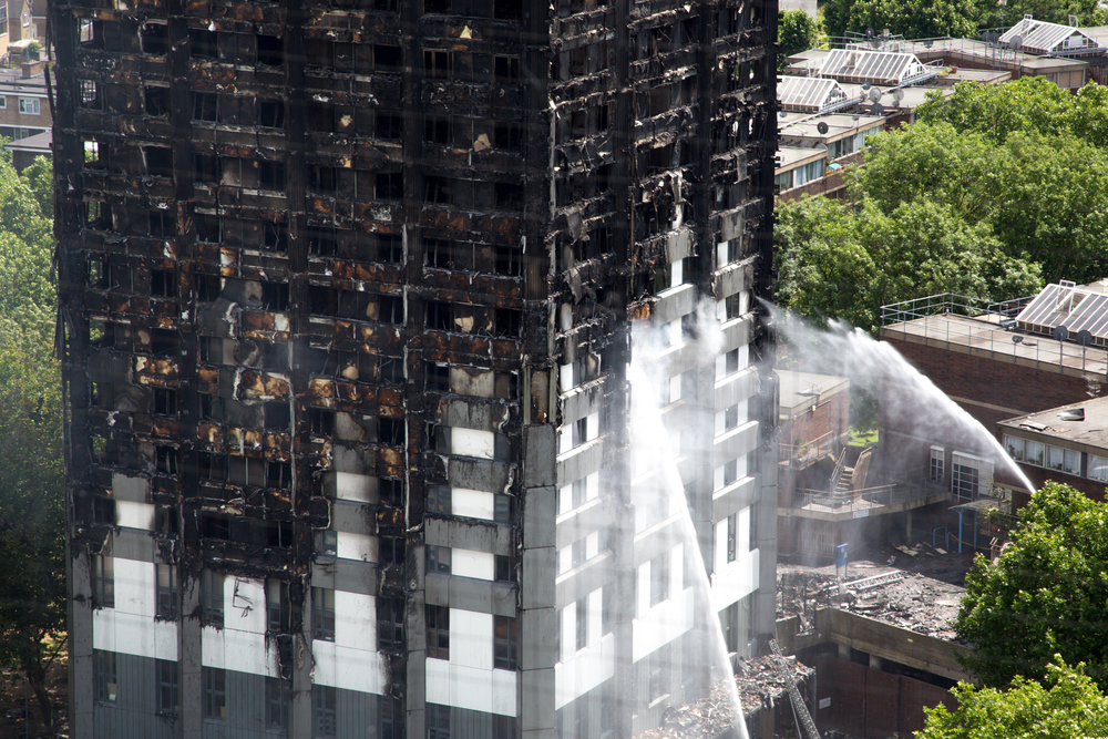 Začalo veřejné vyšetřování požáru domu Grenfell Tower
