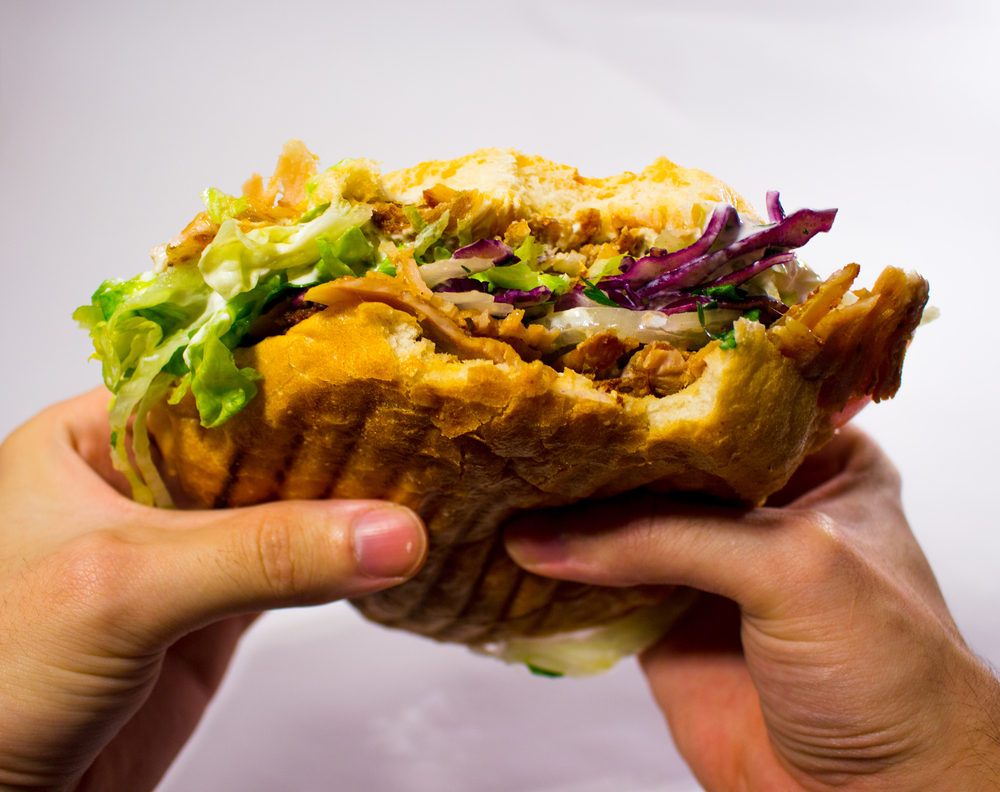 V Hradci se přiotrávilo jídlem z&nbsp;bistra 57 lidí, policie zahájila trestní řízení