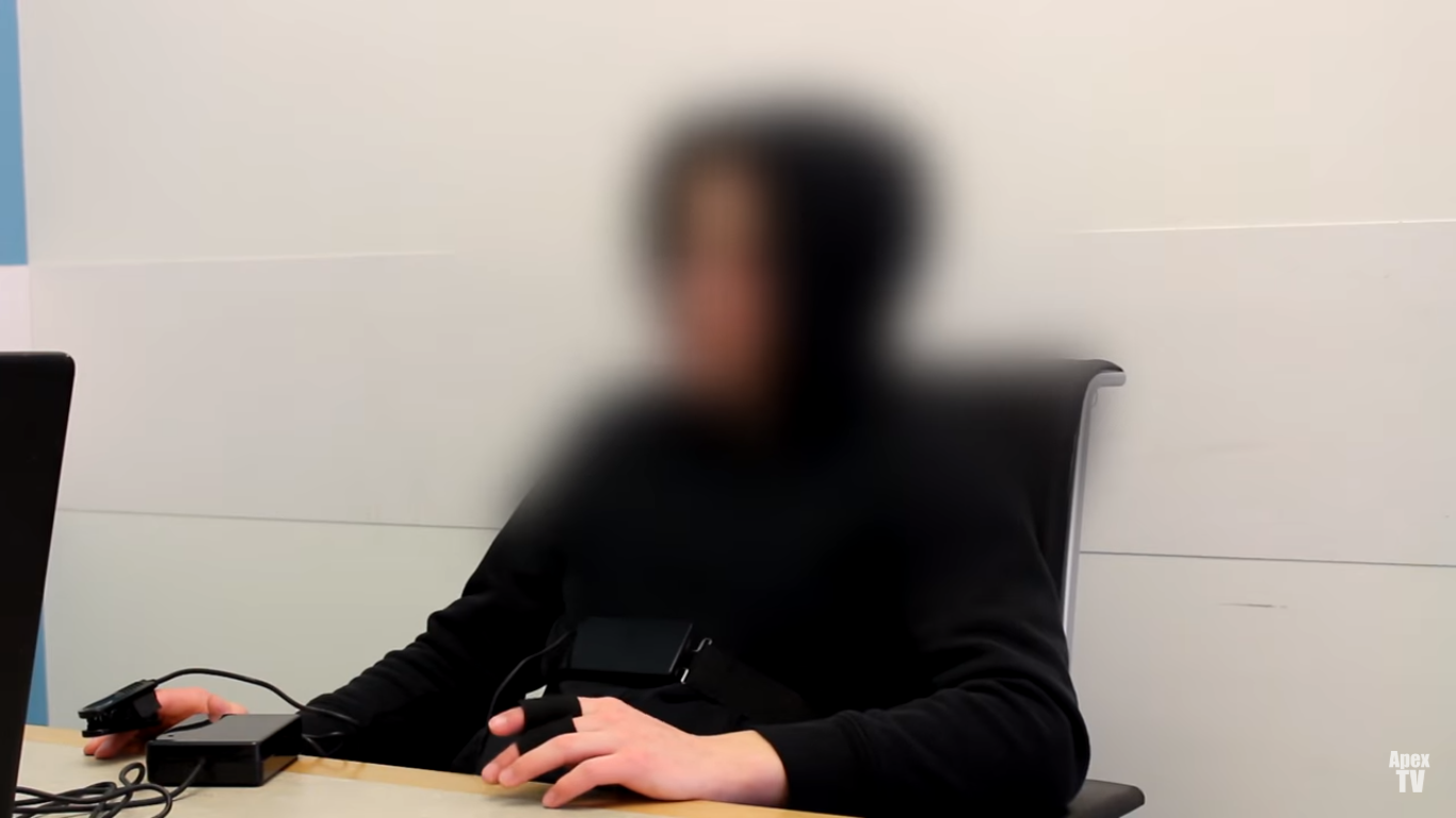 Cestovatel časem absolvoval test na&nbsp;detektoru lži. Mluví pravdu?