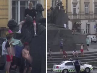 VIDEO: Mladí cizinci vylezli na&nbsp;pomník Jana Husa v&nbsp;Praze a&nbsp;fotili se nazí