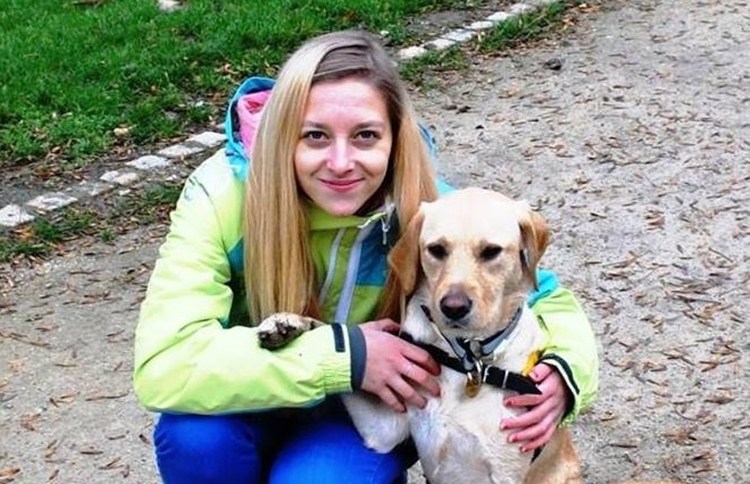 Naprosté sobectví! Nemocná žena omdlela v&nbsp;parku, lidé ji hodinu a&nbsp;půl ignorovali