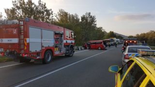 Při srážce aut u&nbsp;Pasohlávek se zranilo devět lidí, další zemřel
