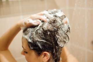 Jak na&nbsp;mastné vlasy? Vyzkoušejte tyhle tipy