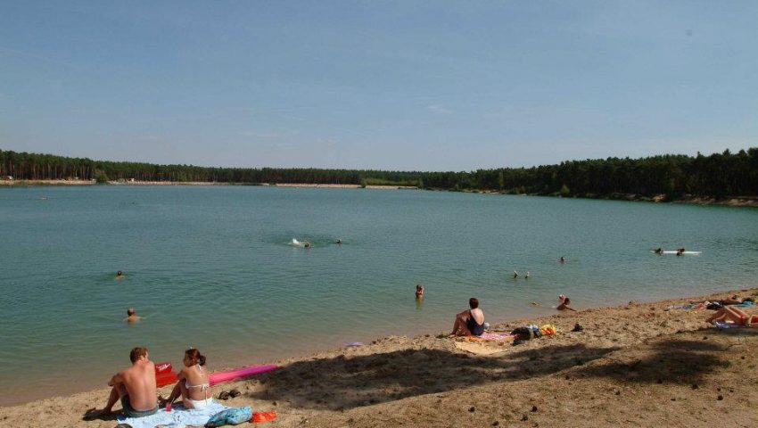 Na pietu u Lhoty za dva utonulé chlapce přišlo kolem 150 lidí