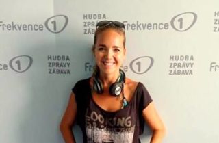 Ke Kanadě nemám tak silné citové pouto jako k&nbsp;Česku, řekla v&nbsp;pořadu Host Frekvence 1 Lucie Vondráčková