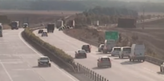 Kvůli koloně na&nbsp;pár minut jely desítky řidičů v&nbsp;protisměru, mohou přijít o&nbsp;řidičák