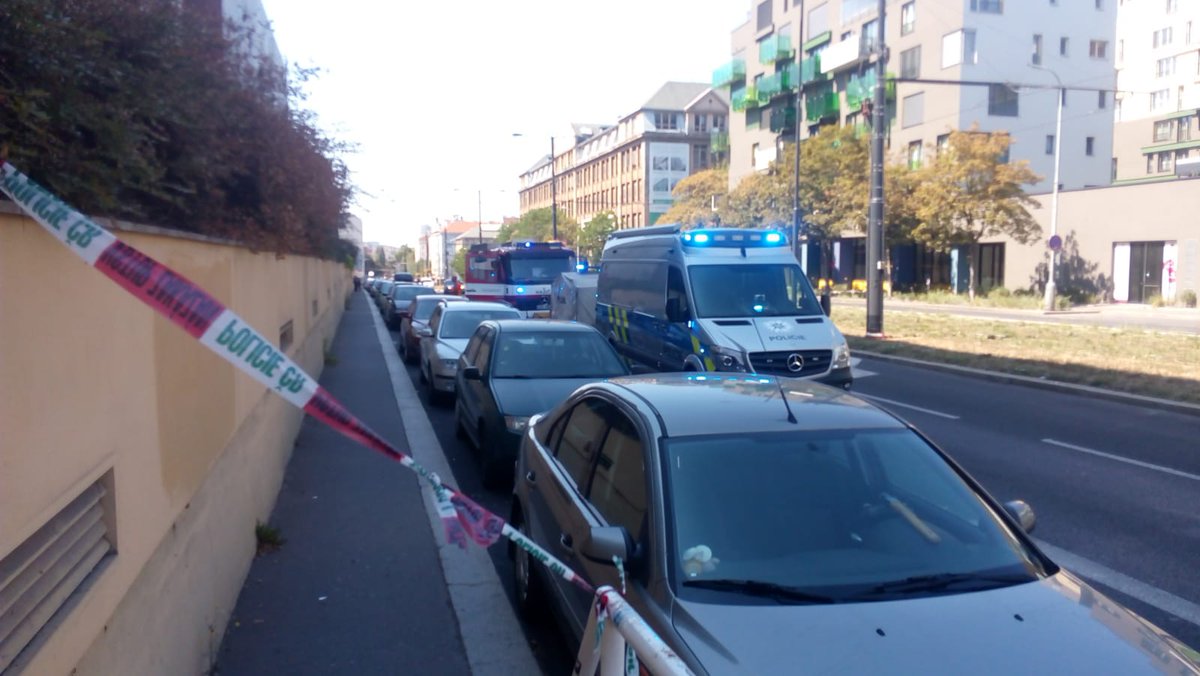 Kvůli opuštěnému zavazadlu evakuovala policie v Praze asi 400 lidí