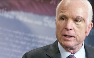 Ve věku 81 let zemřel americký senátor John McCain