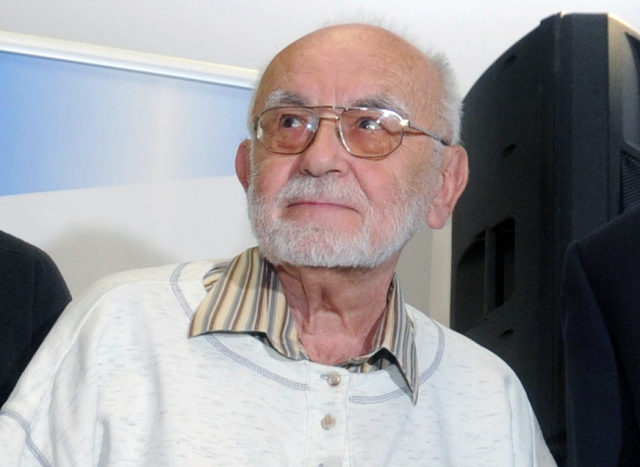 Zemřel scenárista desítek televizních her a filmů Makovička