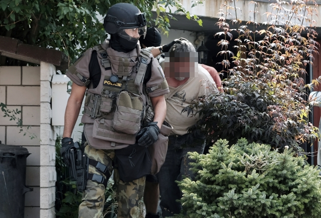 Muž v Chrudimi se zabarikádoval a hrozil bombou: Zadržela ho policie