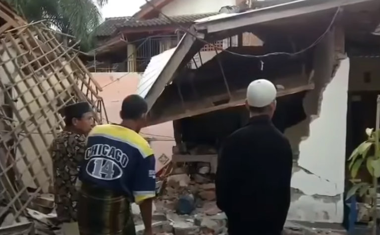 Zemětřesení na&nbsp;indonéském ostrově Lombok má už 319 obětí