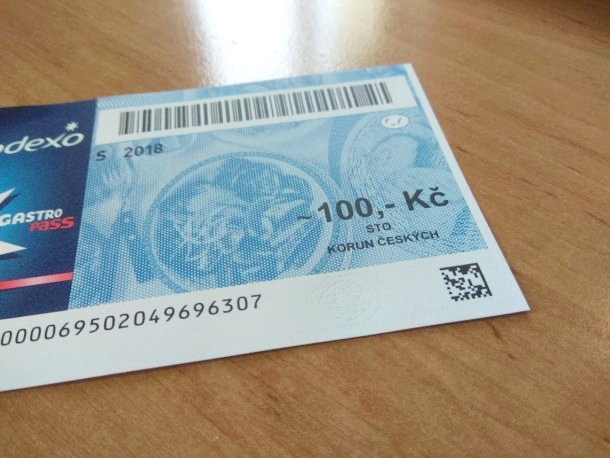 Stravenky jsou druhou měnou ve státě, ozývají se kritici. Zruší se?