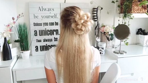 Hairstyle s&nbsp;Ellie: Nudí vás klasický pletený cop? Zkuste originální variace!