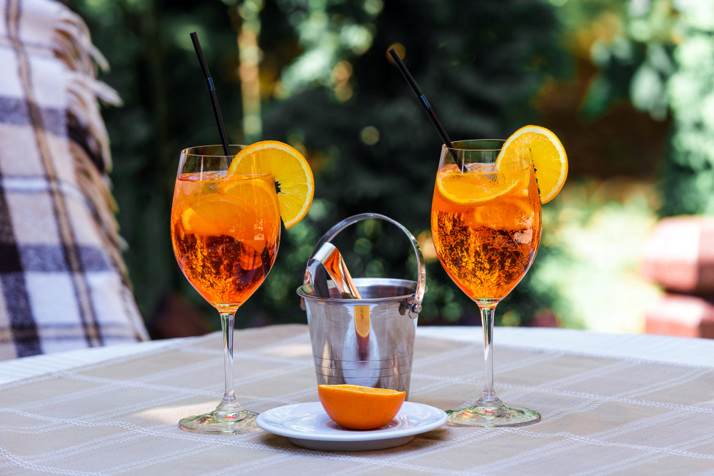 Aperol spritz se stal světovým hitem: Jak si ho můžete připravit doma?