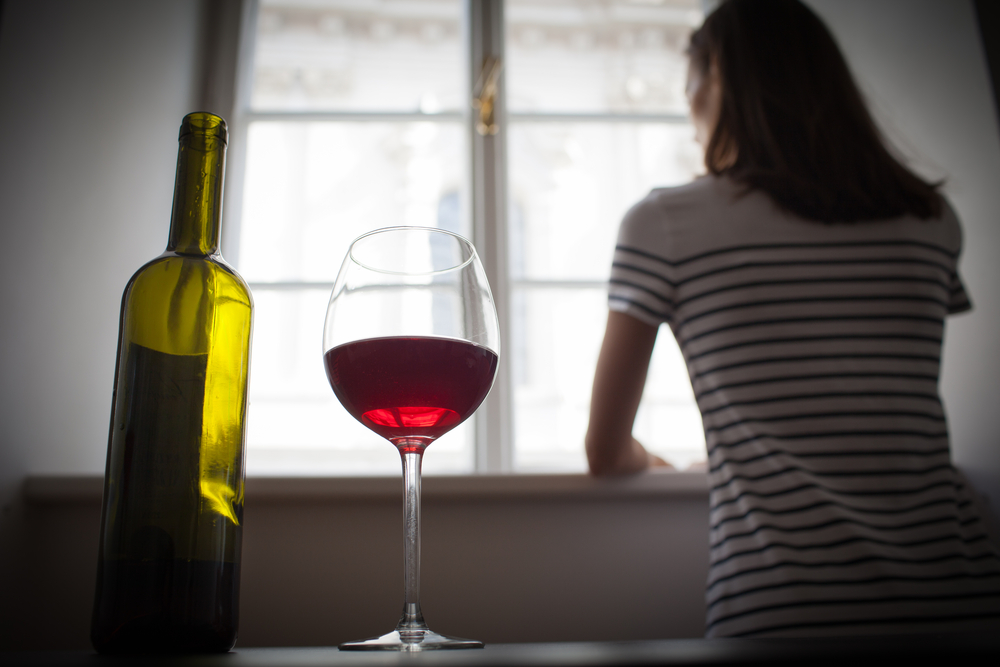 Každá desátá žena pije alkohol rizikovým způsobem