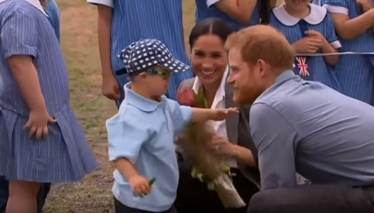 Budoucí rodiče Harry a Meghan už trénují! Tohle VIDEO s malým chlapcem dojímá svět