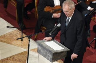 Hanba prezidentovi, který lže, křičel muž v&nbsp;muzeu na&nbsp;Zemana