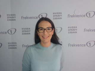 Praha musí urychleně začít stavět odstavná parkoviště na&nbsp;okrajích města, řekla v&nbsp;Press klubu Alexandra Udženija