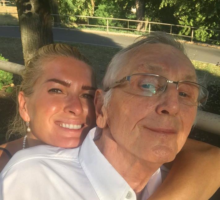 Jiří Menzel je konečně doma z&nbsp;nemocnice! Olga Menzelová zveřejnila šťastnou FOTKU