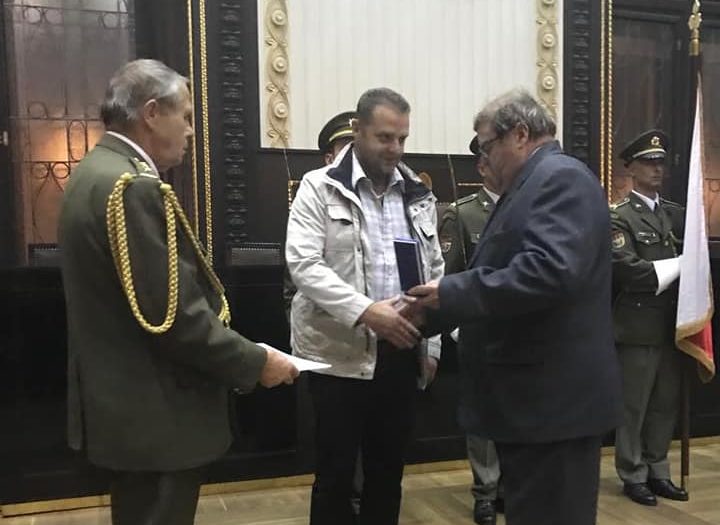 Komunista Ondráček dostal medaili od svazu bojovníků za svobodu