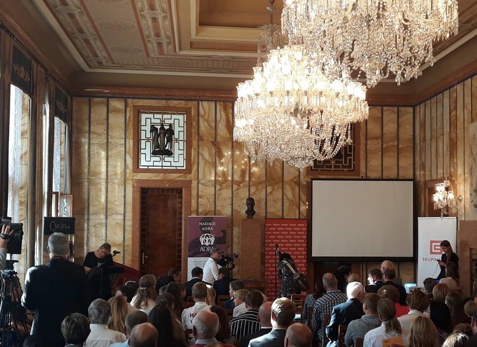 Cenu Michala Velíška obdržel muž, který vytáhl řidiče z&nbsp;rybníka