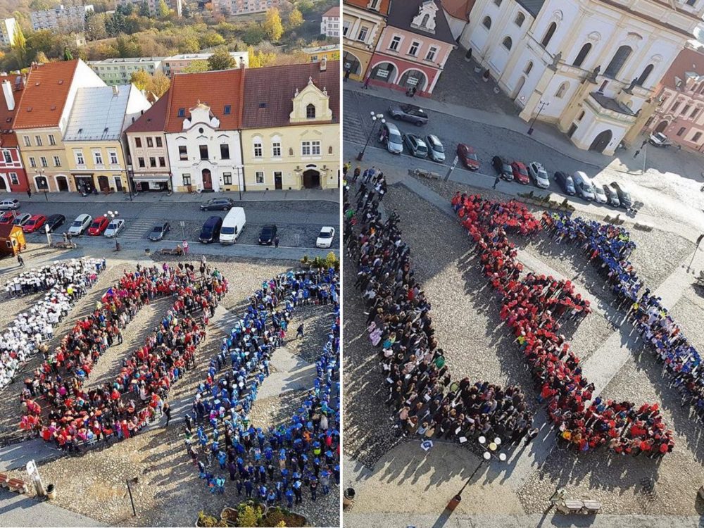 Žáci vytvořili v Kadani živou číslici 100 k výročí vzniku státu