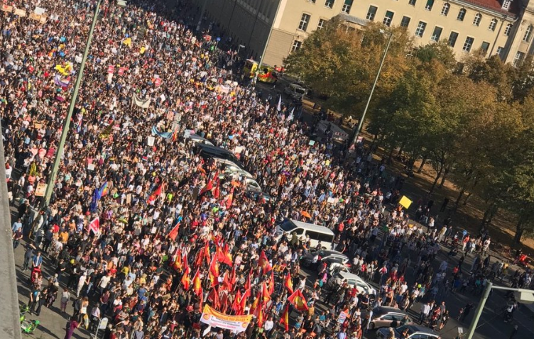 V Berlíně tisíce lidí demonstrovaly proti rasismu a&nbsp;xenofobii