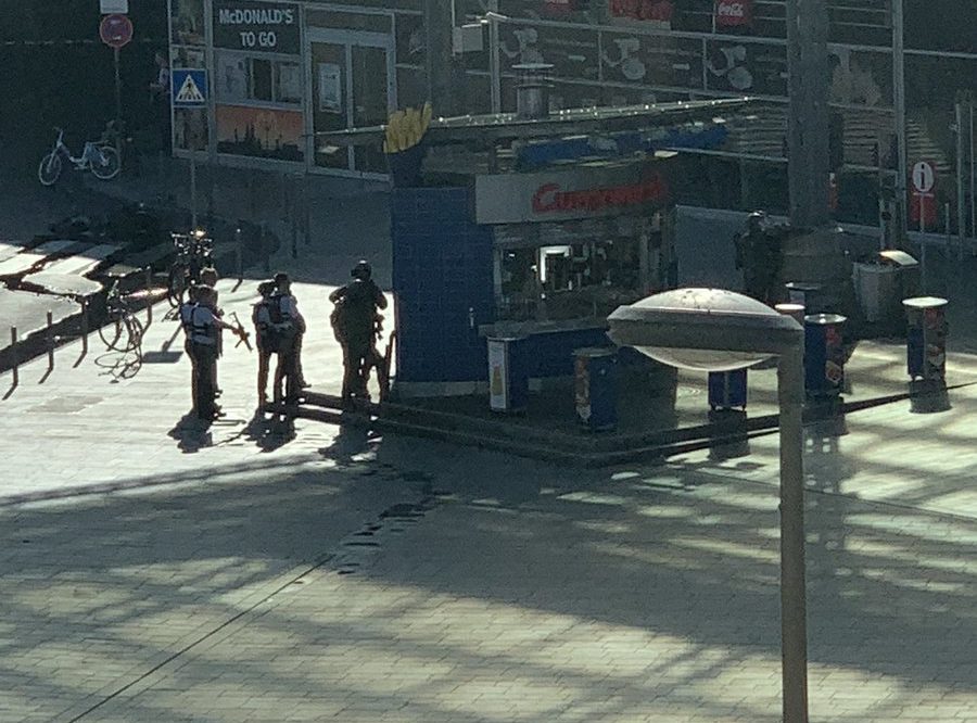 Policie osvobodila rukojmí z&nbsp;nádraží v&nbsp;Kolíně nad Rýnem